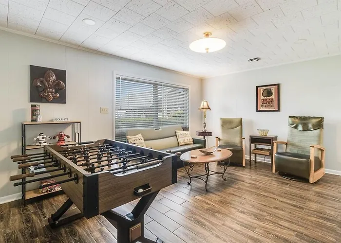 Hot Spot Near Cajun Dome And Moncus Park Sleeps 8 *