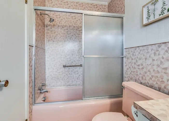 Hot Spot Near Cajun Dome And Moncus Park Sleeps 8 Apartment