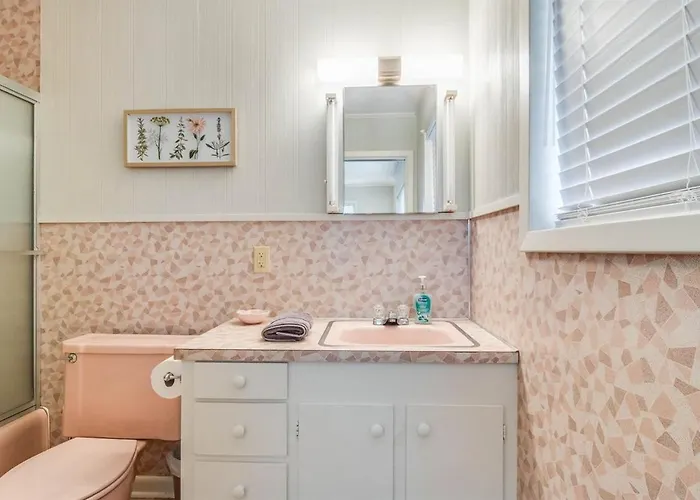 Hot Spot Near Cajun Dome And Moncus Park Sleeps 8 Apartment