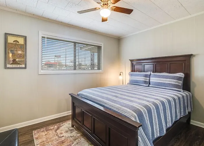 Hot Spot Near Cajun Dome And Moncus Park Sleeps 8 Apartment *