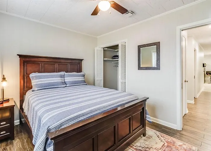 Hot Spot Near Cajun Dome And Moncus Park Sleeps 8 Apartment
