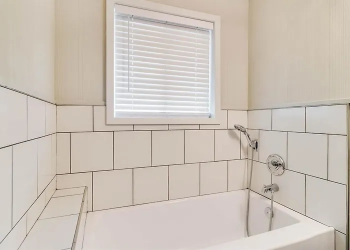 Apartment Hot Spot Near Cajun Dome And Moncus Park Sleeps 8 *