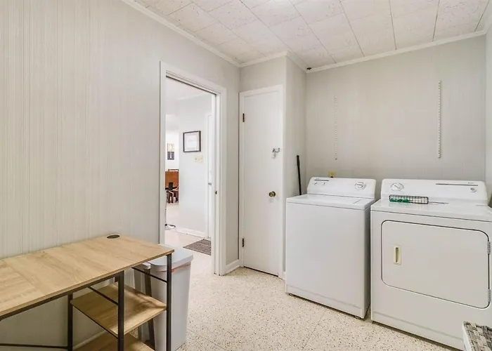 Apartment Hot Spot Near Cajun Dome And Moncus Park Sleeps 8 *