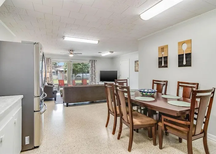Hot Spot Near Cajun Dome And Moncus Park Sleeps 8