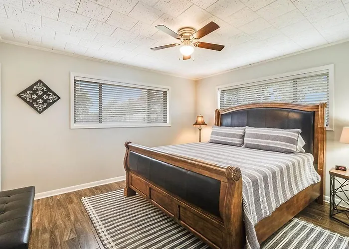 Hot Spot Near Cajun Dome And Moncus Park Sleeps 8 * Lafayette