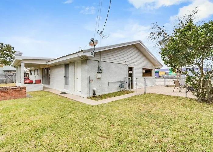 Hot Spot Near Cajun Dome And Moncus Park Sleeps 8